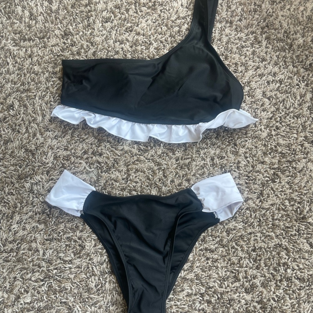 Black and White One-Shoulder Bikini